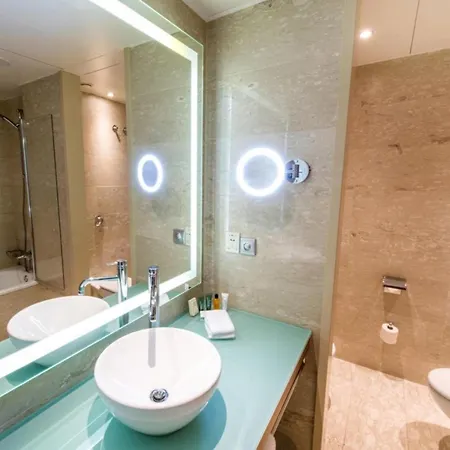 Hilton Diagonal Mar Отель Барселона
