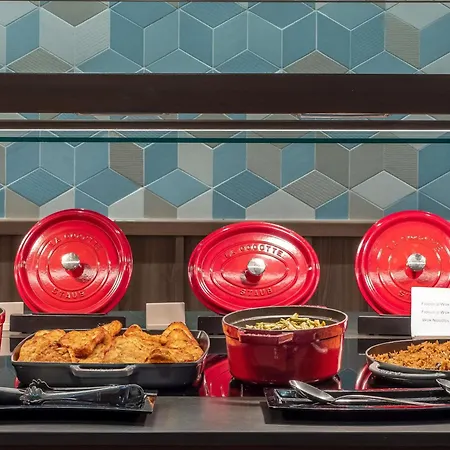 Hilton Diagonal Mar 4* ברצלונה