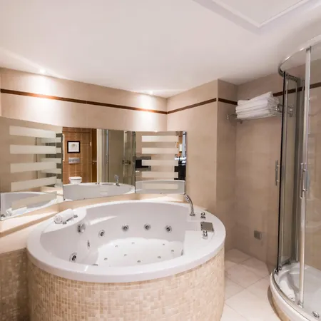 Hilton Diagonal Mar 4*