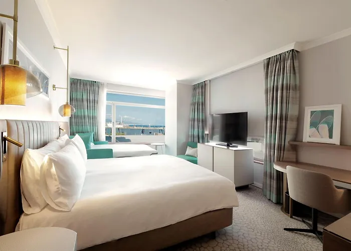 希尔顿巴塞罗那对角线三月酒店 4* 巴塞罗那